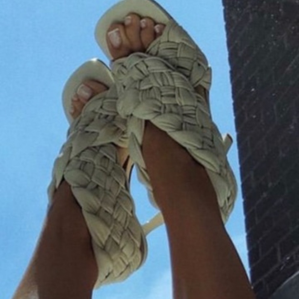 Bottega Veneta Intrecciato Leather Sandals Cream Ivory EU 37 | Worn Once